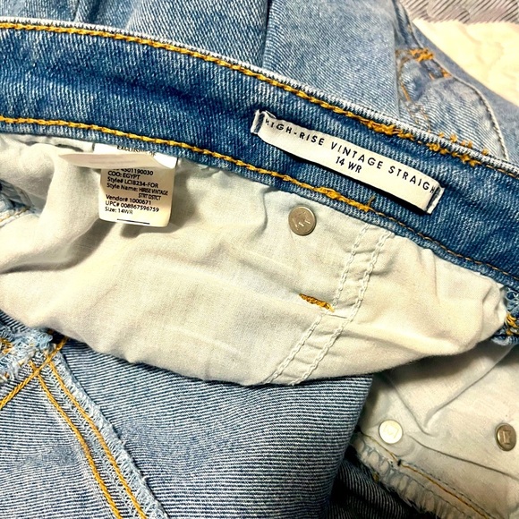 Women’s Crown & Ivy High Rise Cropped Distressed Jeans - 14 - Picture 4 of 12